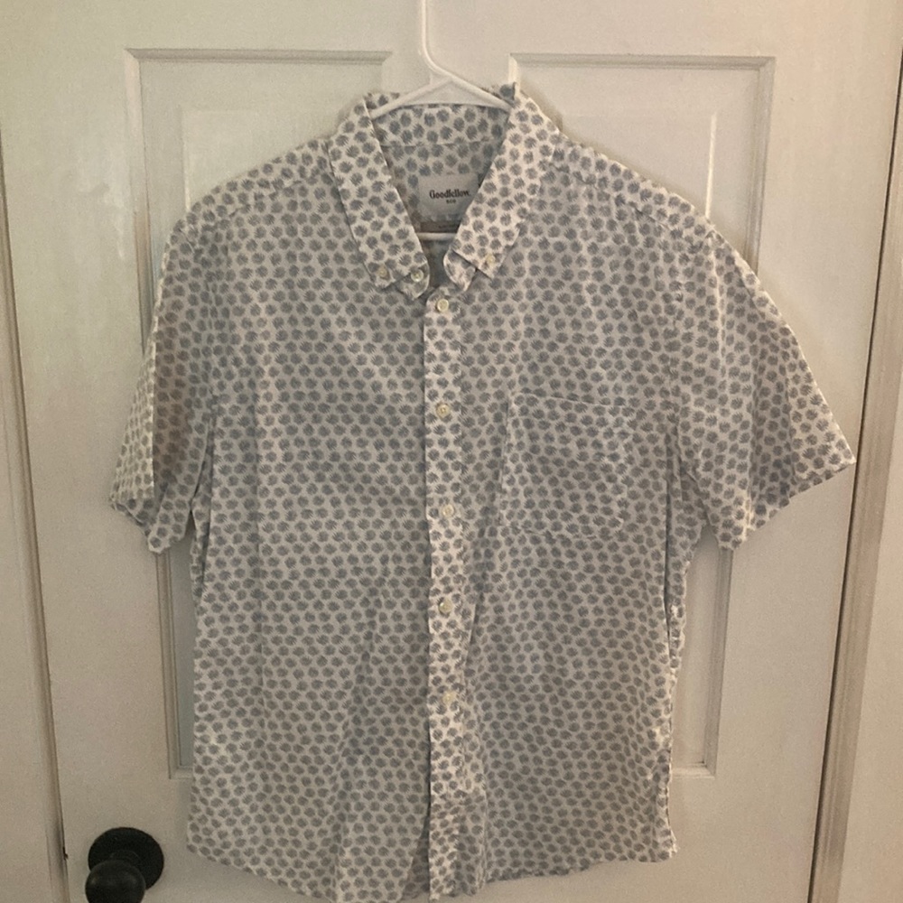 Goodfellow & Co men’s large, slim button down t-shirt. White